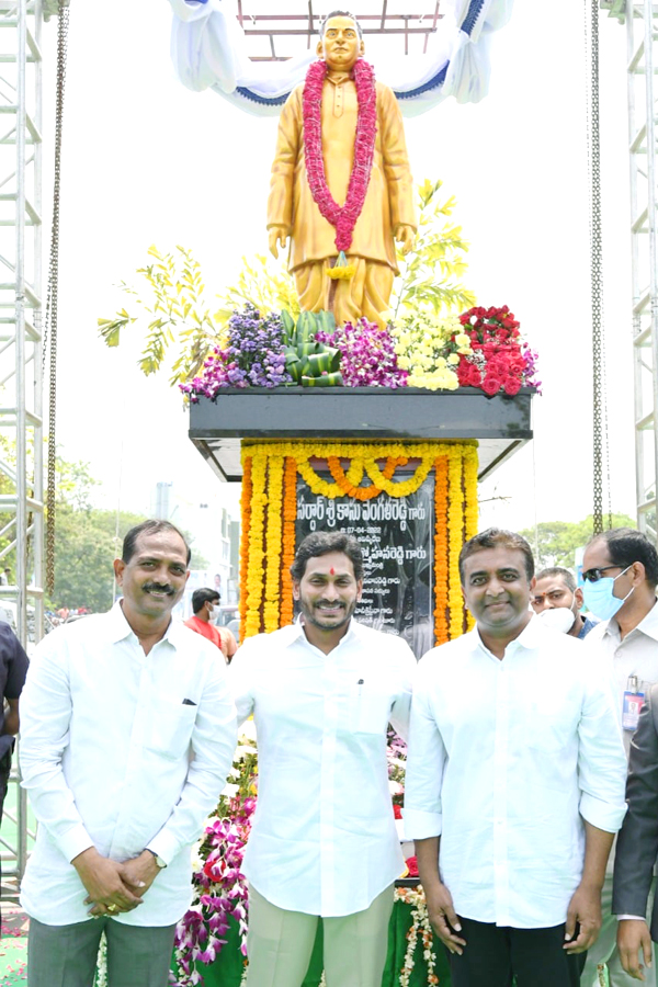 CM YS Jagan Felicitates Grama Volunteers Narasaraopet - Sakshi36