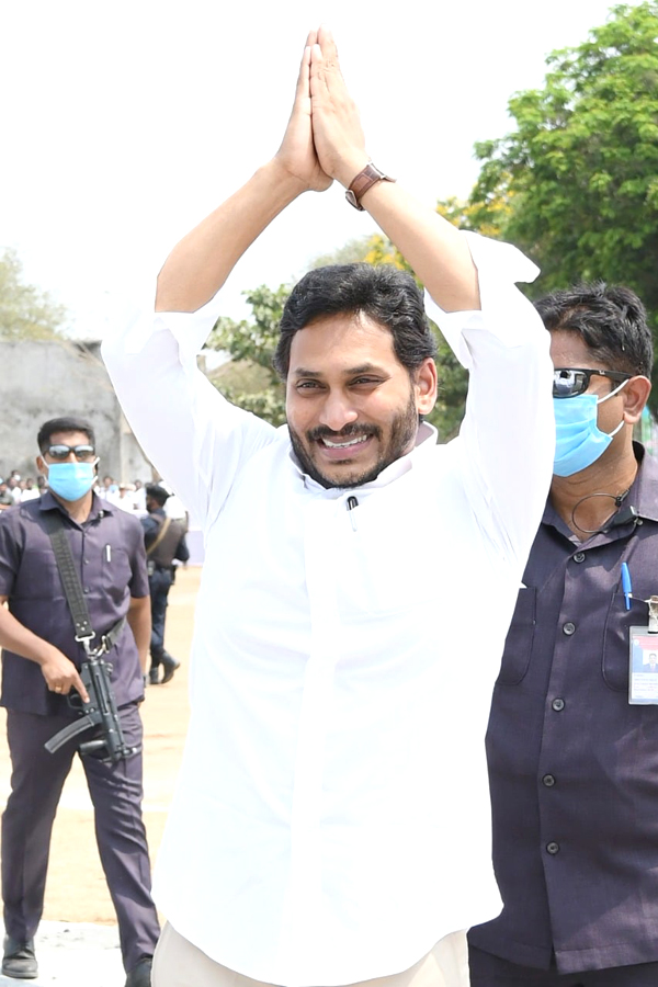 CM YS Jagan Felicitates Grama Volunteers Narasaraopet - Sakshi37