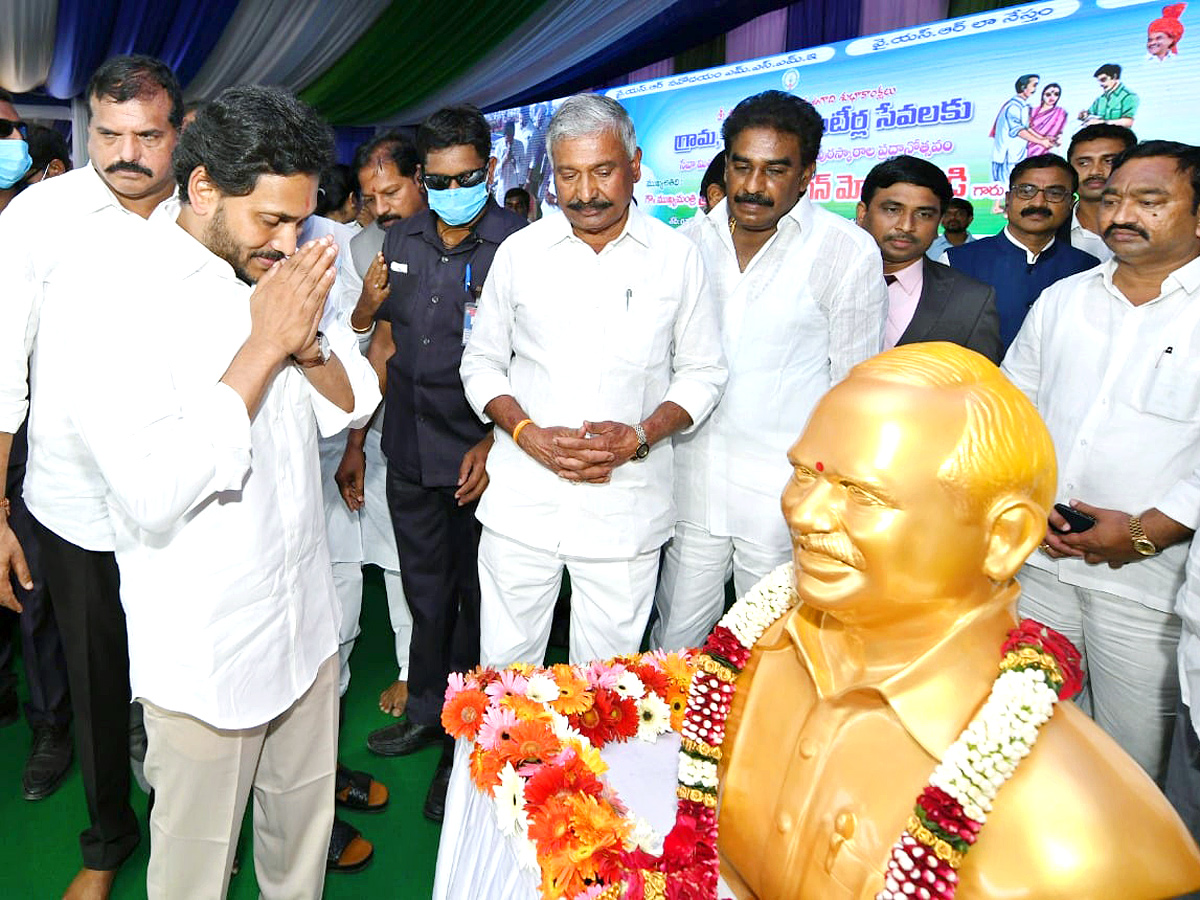 CM YS Jagan Felicitates Grama Volunteers Narasaraopet - Sakshi7