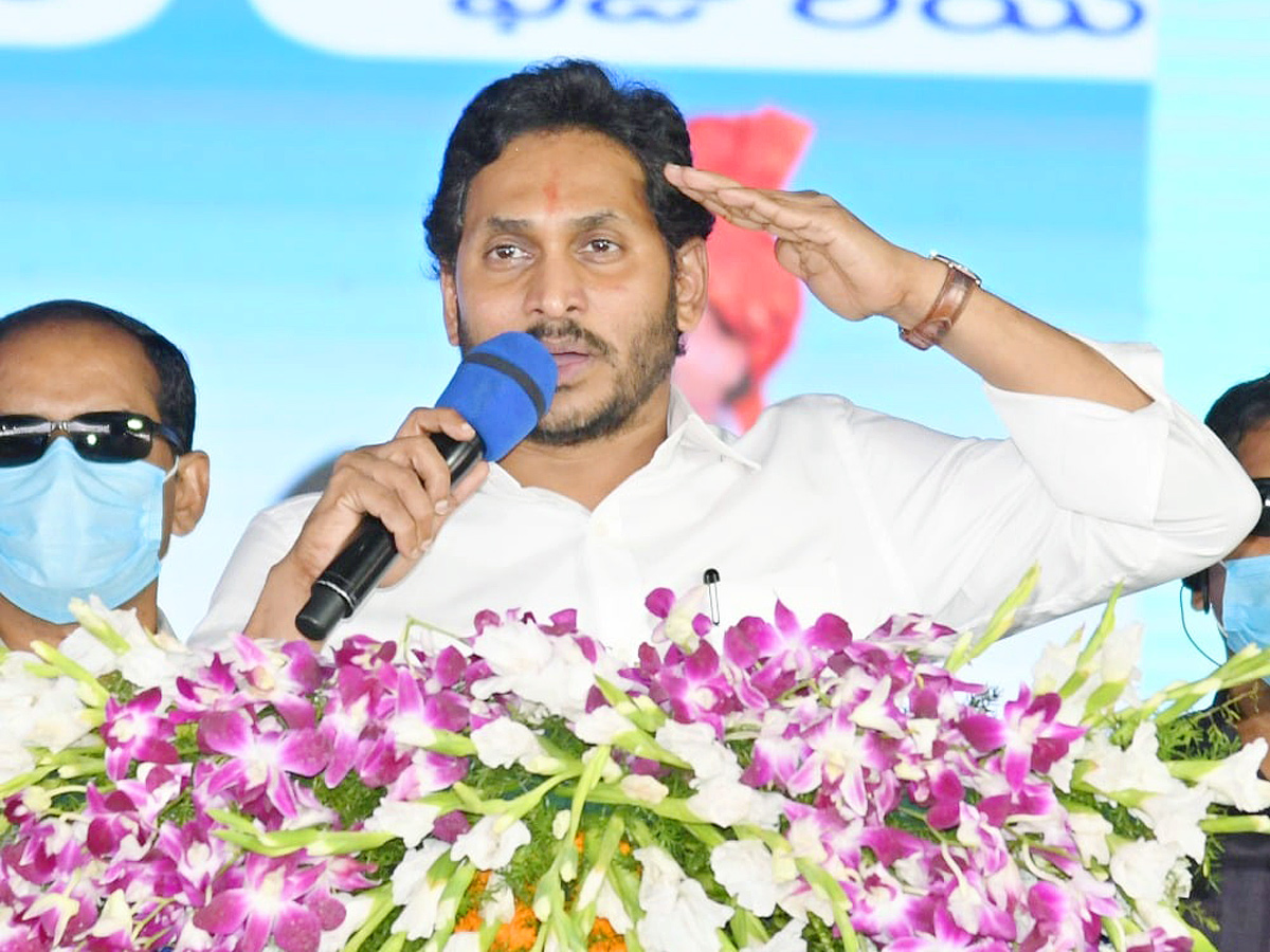 CM YS Jagan Felicitates Grama Volunteers Narasaraopet - Sakshi8