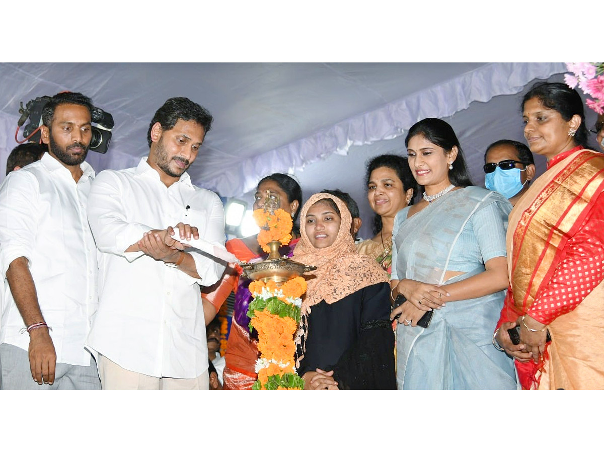 CM YS Jagan Nandyal Tour Photo Gallery - Sakshi10