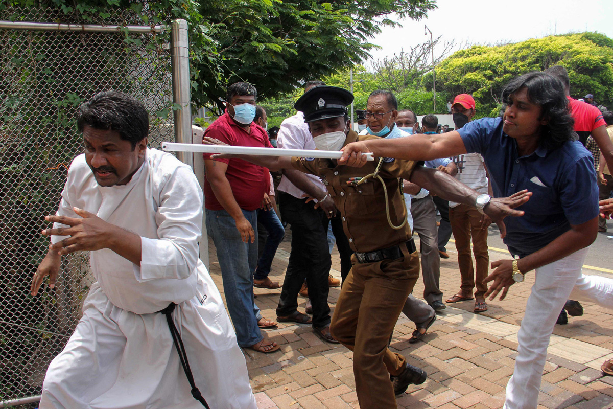 Sri Lanka: Protesters torch leaders' homes in night of unrest - Sakshi6