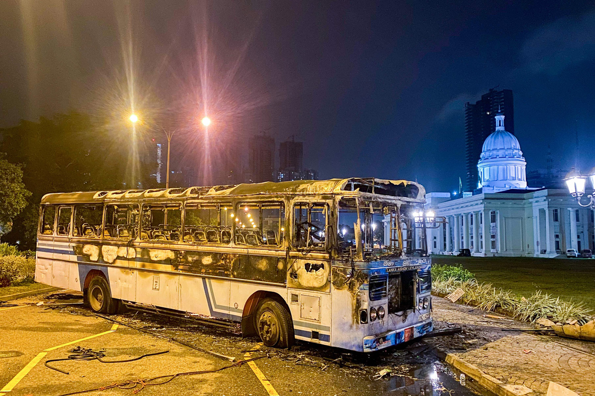 Sri Lanka: Protesters torch leaders' homes in night of unrest - Sakshi7