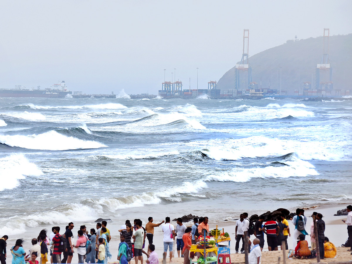 Asani Cyclone on Uttarandhra HD Photos - Sakshi11