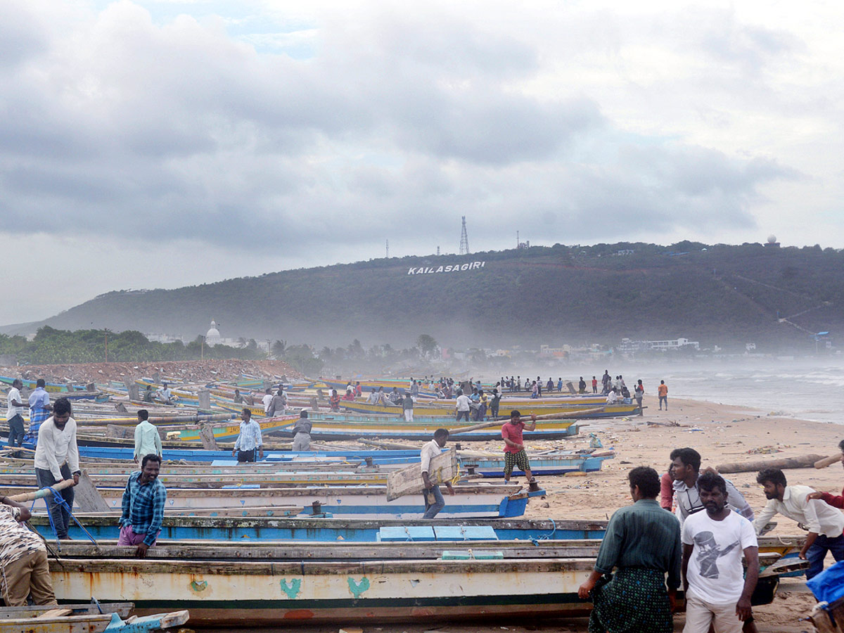 Asani Cyclone on Uttarandhra HD Photos - Sakshi12