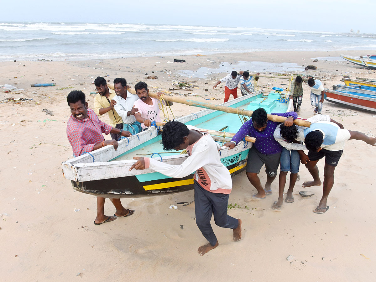 Asani Cyclone on Uttarandhra HD Photos - Sakshi18