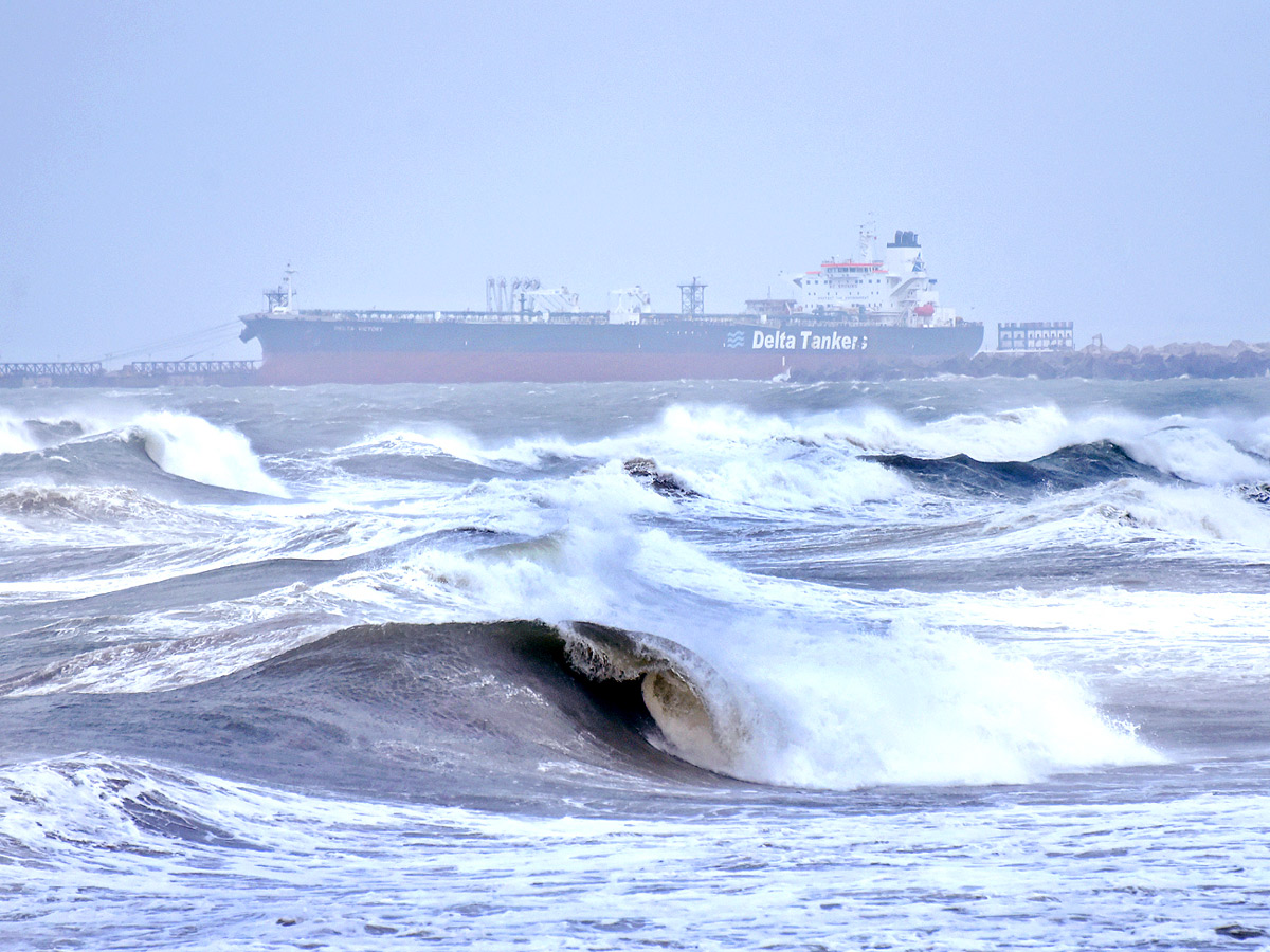 Asani Cyclone on Uttarandhra HD Photos - Sakshi3