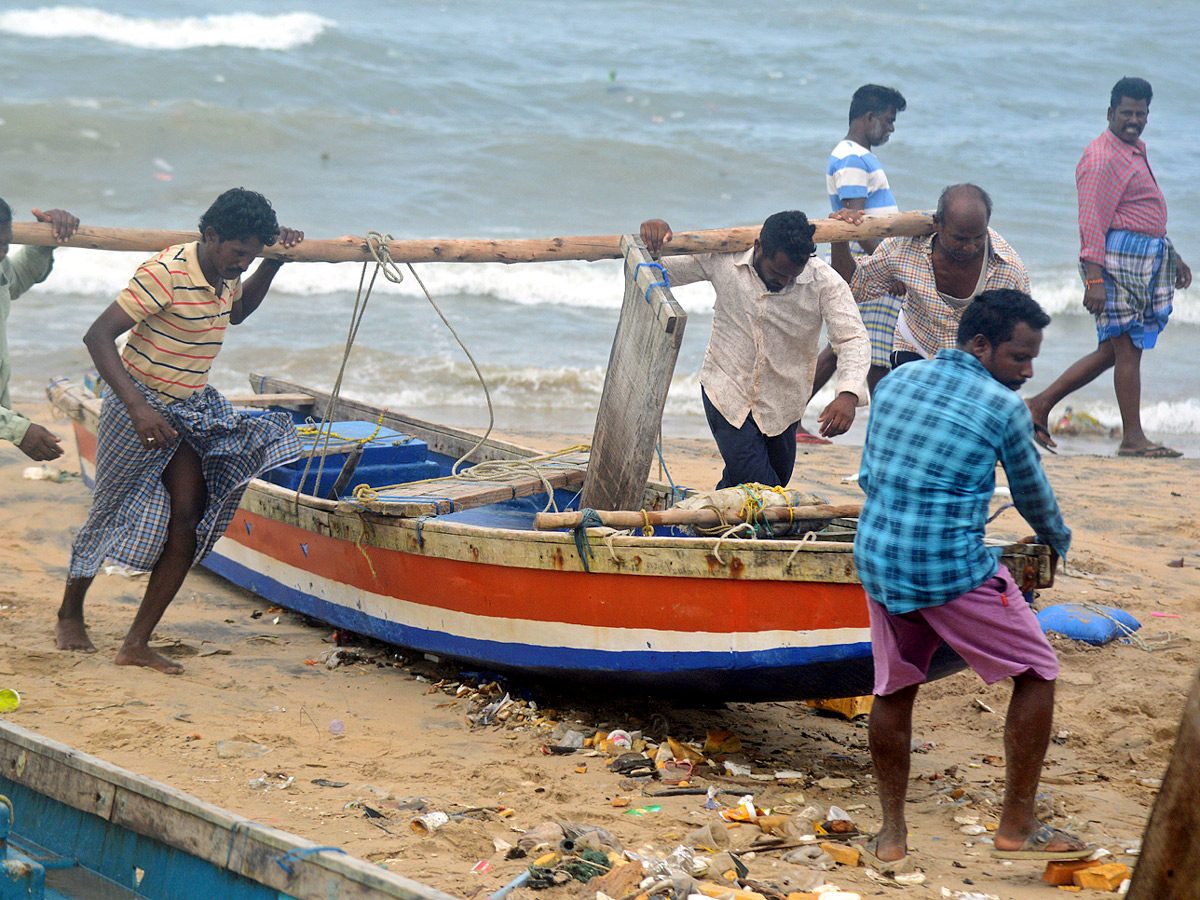 Asani Cyclone on Uttarandhra HD Photos - Sakshi5