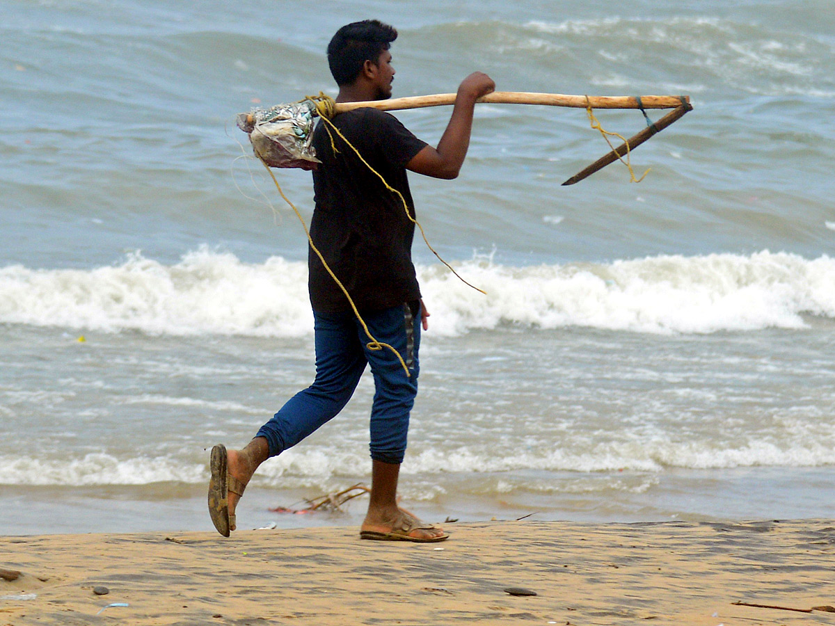 Asani Cyclone on Uttarandhra HD Photos - Sakshi9