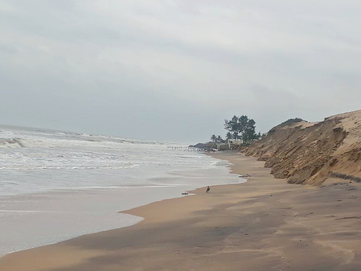 Cyclone Asani To Hit Uttarandhra Photo Gallery - Sakshi17