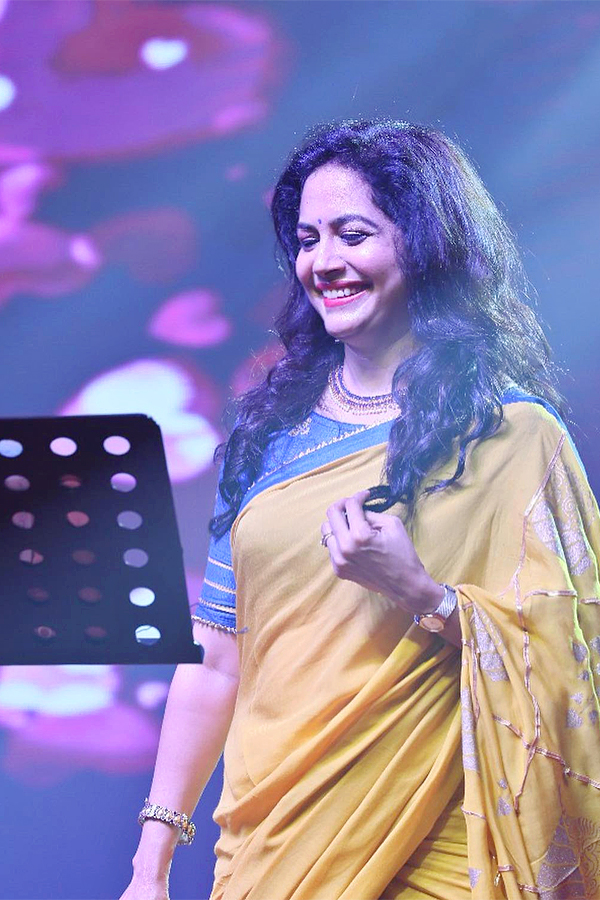 Singer Sunitha HD images - Sakshi7