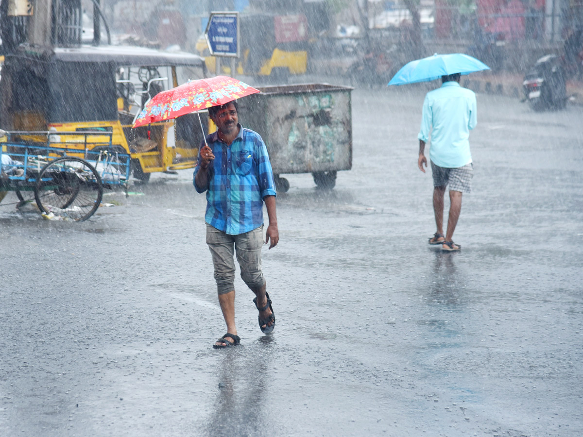 Cyclone Asani Effect Heavy Rainfall Lashes Andhra Pradesh - Sakshi14