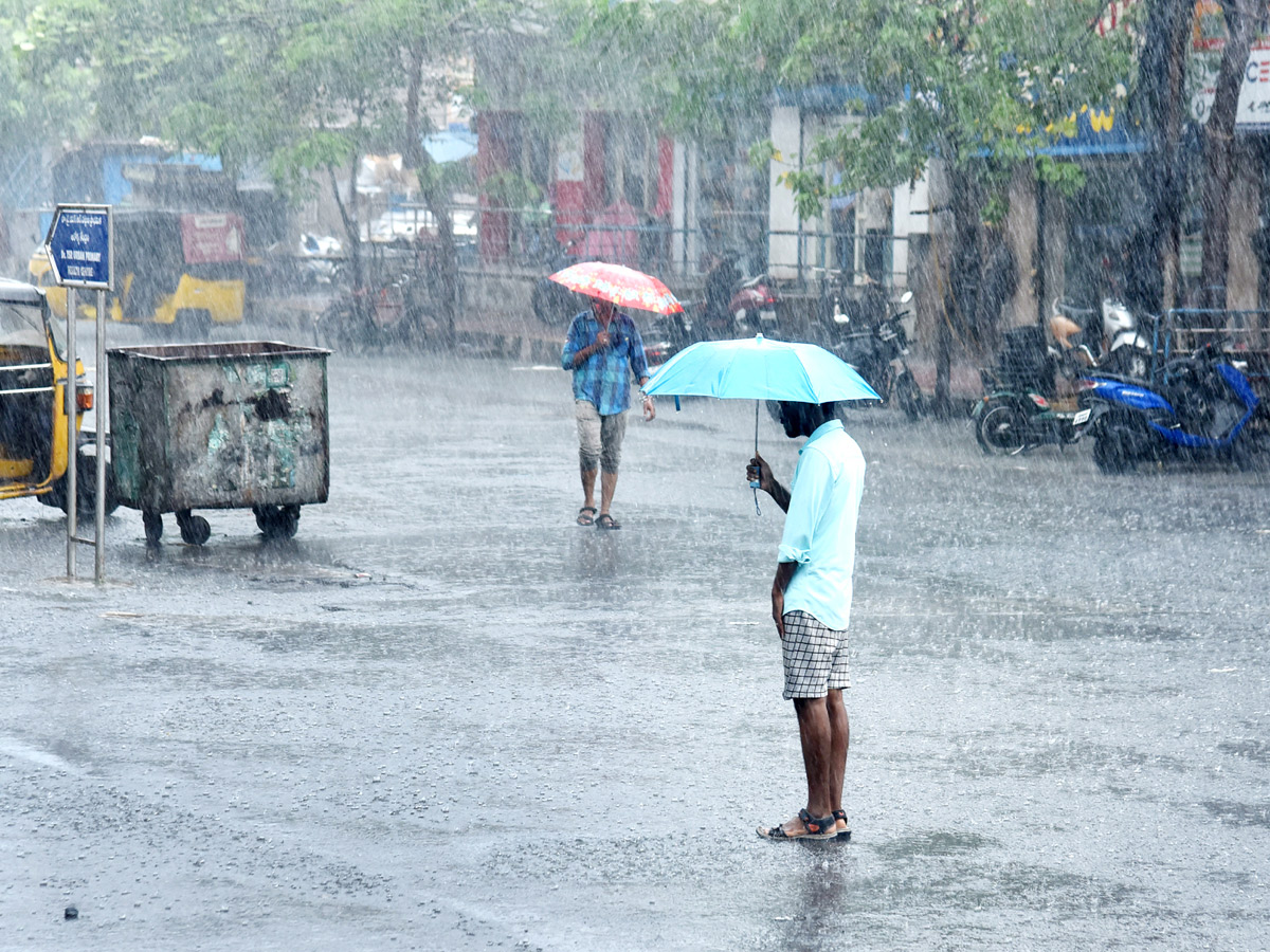 Cyclone Asani Effect Heavy Rainfall Lashes Andhra Pradesh - Sakshi16