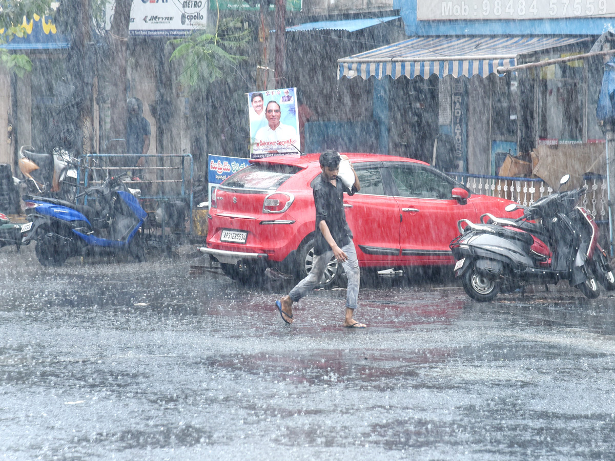 Cyclone Asani Effect Heavy Rainfall Lashes Andhra Pradesh - Sakshi17