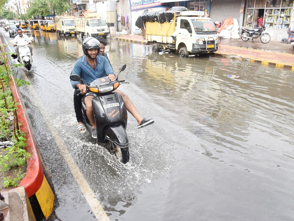 Cyclone Asani Effect Heavy Rainfall Lashes Andhra Pradesh - Sakshi18