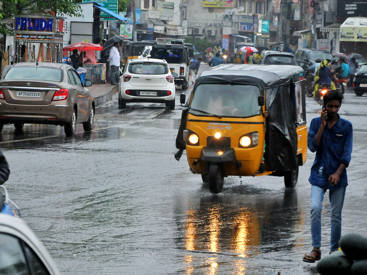 Cyclone Asani Effect Heavy Rainfall Lashes Andhra Pradesh - Sakshi2