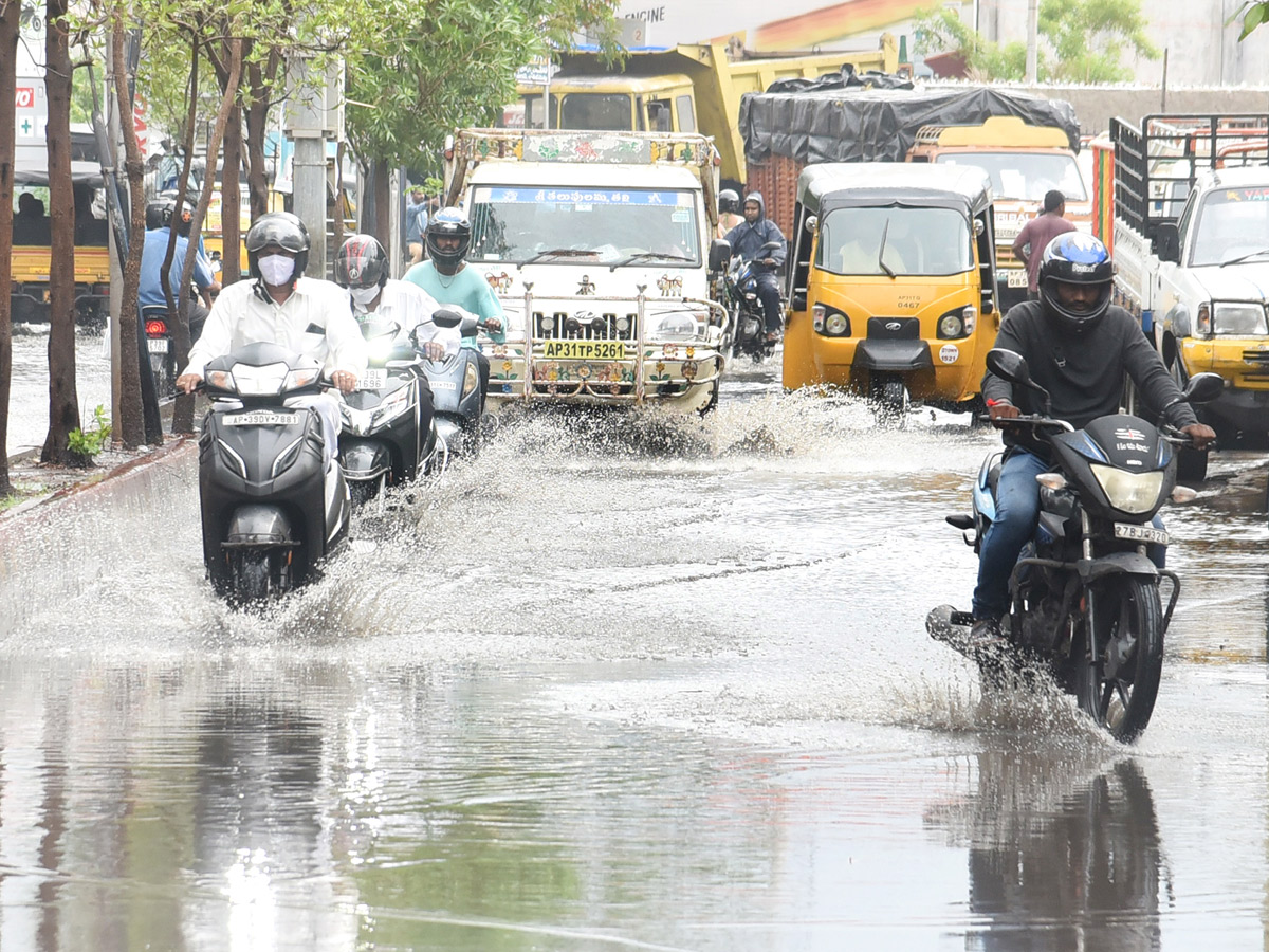 Cyclone Asani Effect Heavy Rainfall Lashes Andhra Pradesh - Sakshi20