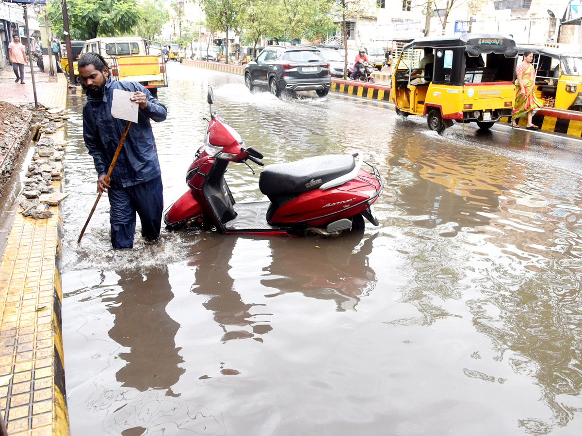 Cyclone Asani Effect Heavy Rainfall Lashes Andhra Pradesh - Sakshi21