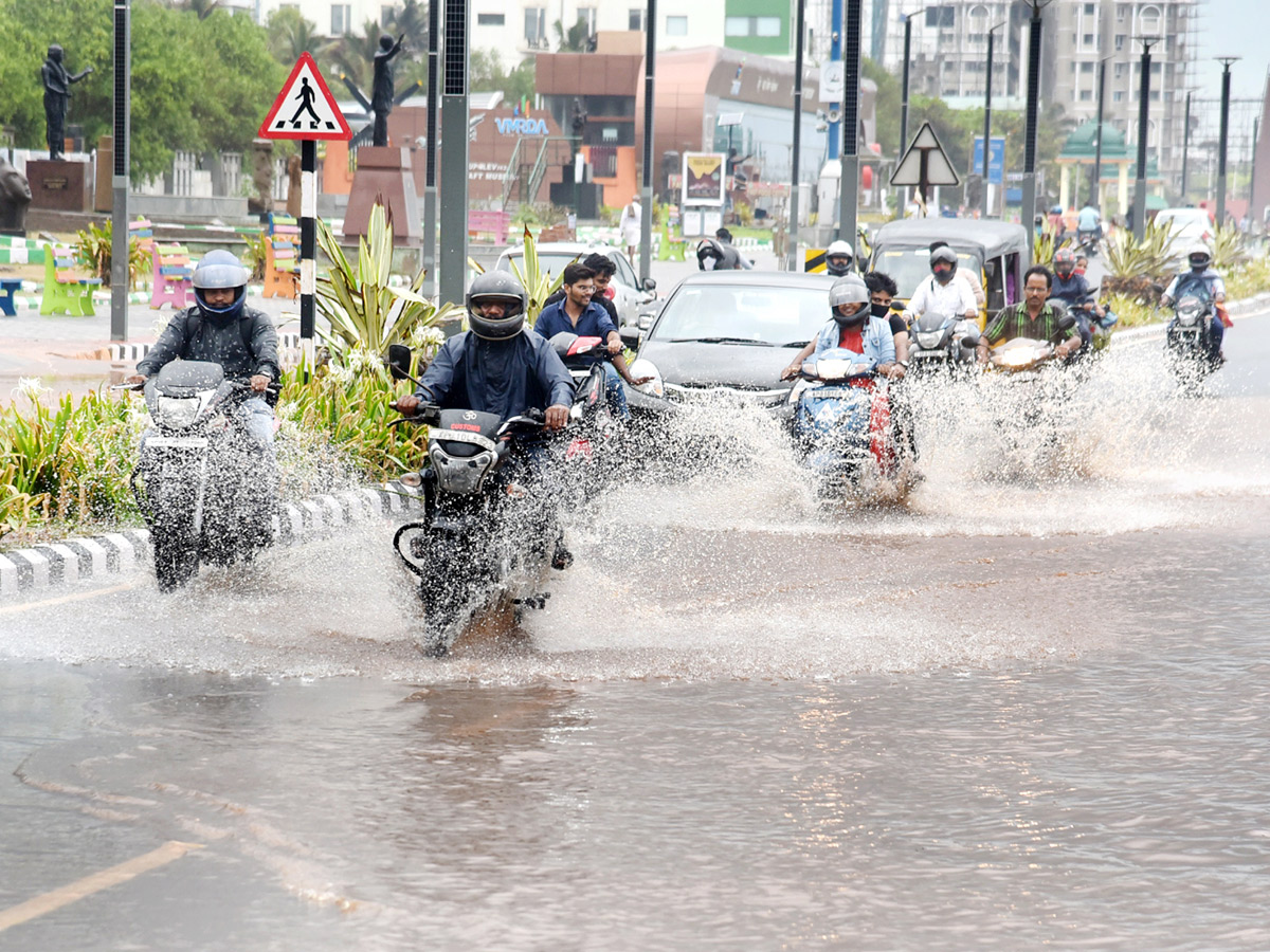 Cyclone Asani Effect Heavy Rainfall Lashes Andhra Pradesh - Sakshi22