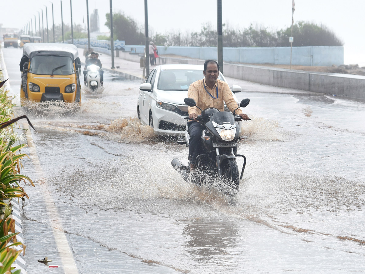 Cyclone Asani Effect Heavy Rainfall Lashes Andhra Pradesh - Sakshi23