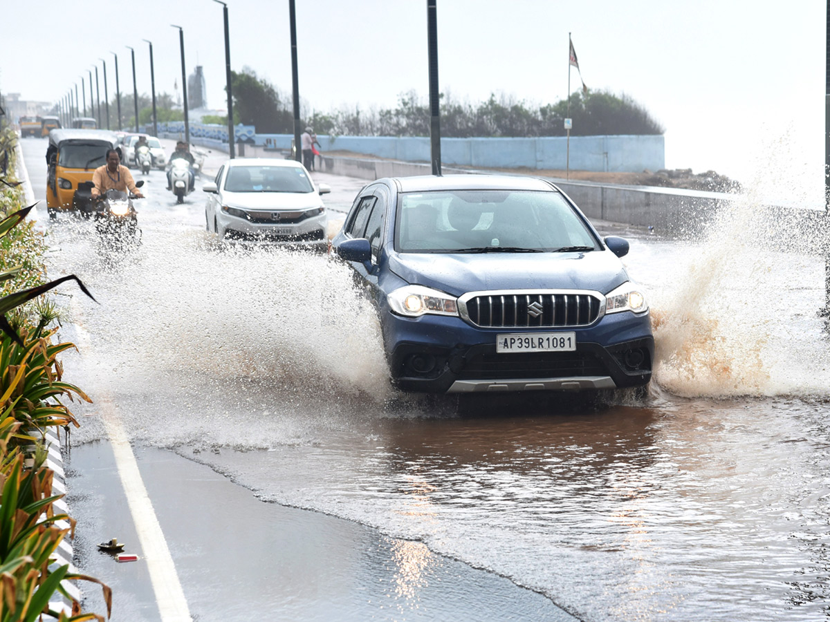 Cyclone Asani Effect Heavy Rainfall Lashes Andhra Pradesh - Sakshi24