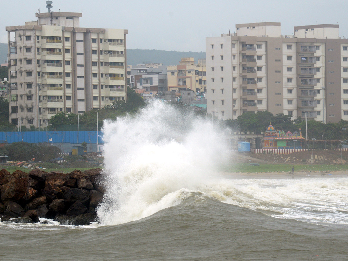 Cyclone Asani Effect Heavy Rainfall Lashes Andhra Pradesh - Sakshi29