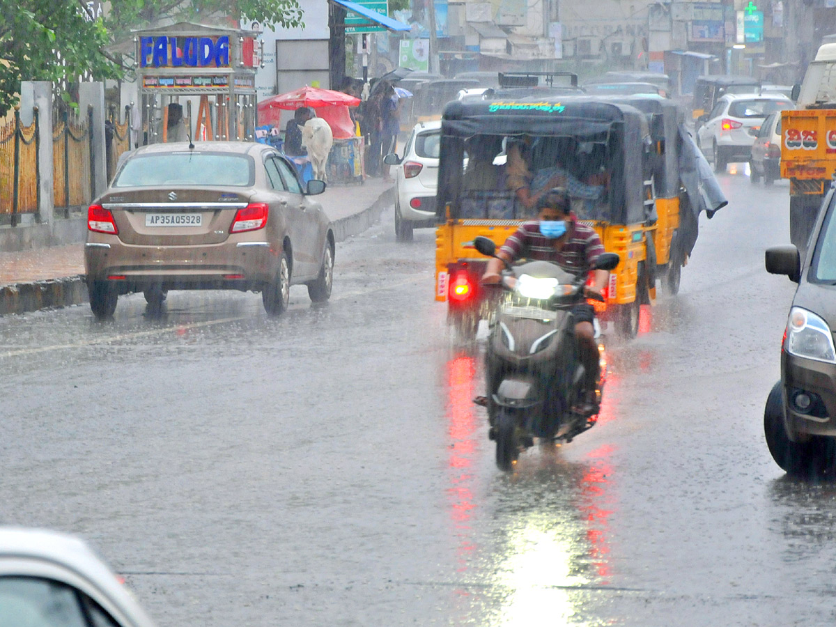 Cyclone Asani Effect Heavy Rainfall Lashes Andhra Pradesh - Sakshi3