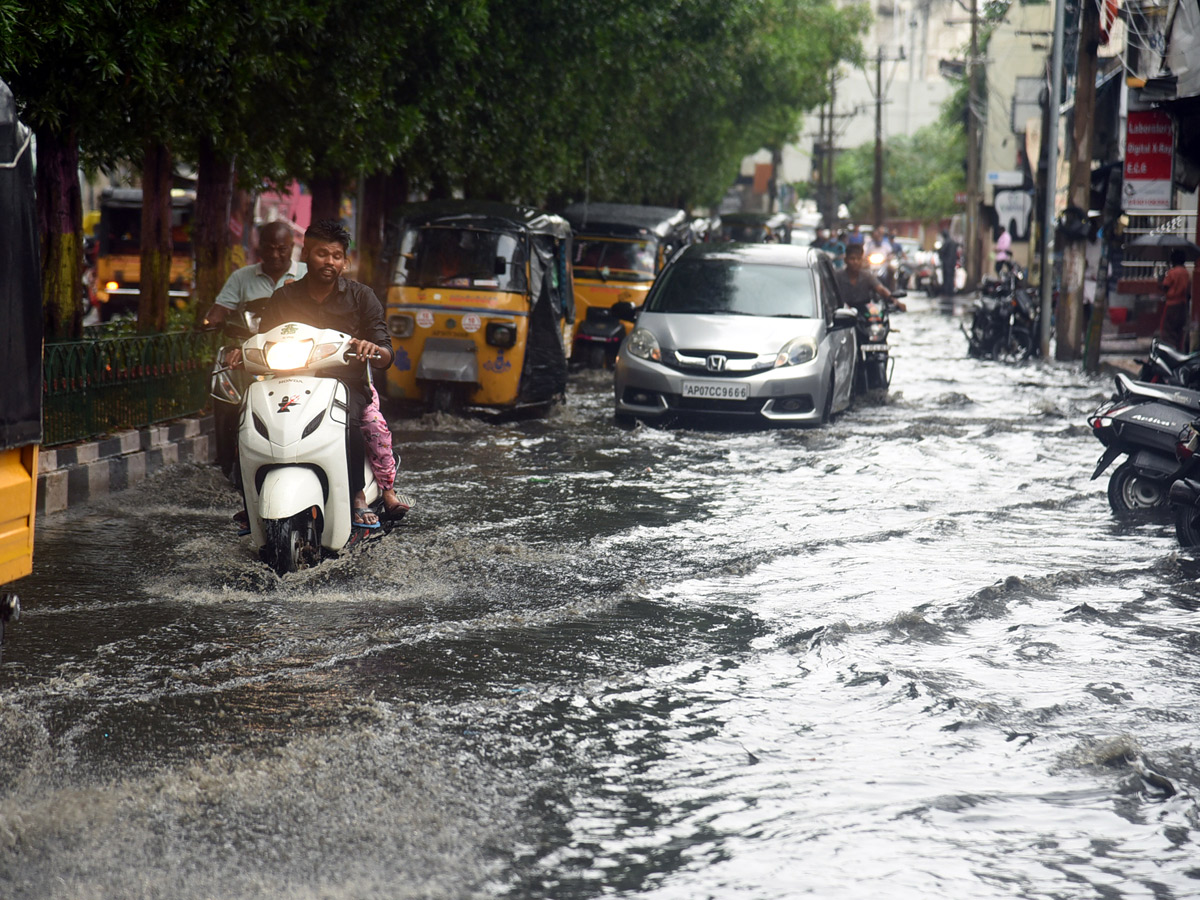 Cyclone Asani Effect Heavy Rainfall Lashes Andhra Pradesh - Sakshi30