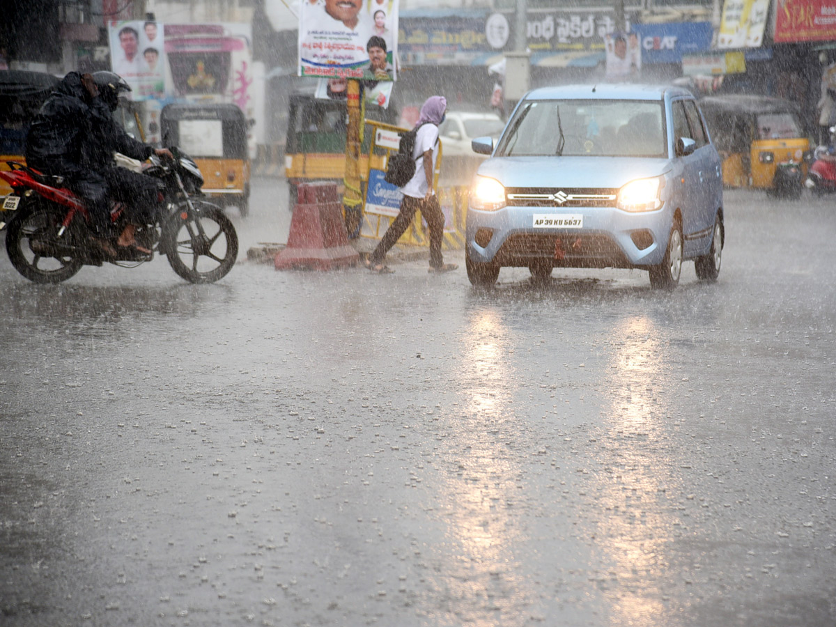 Cyclone Asani Effect Heavy Rainfall Lashes Andhra Pradesh - Sakshi31