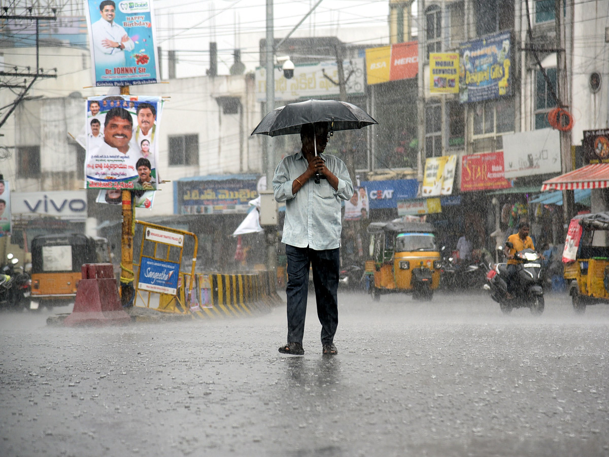 Cyclone Asani Effect Heavy Rainfall Lashes Andhra Pradesh - Sakshi32