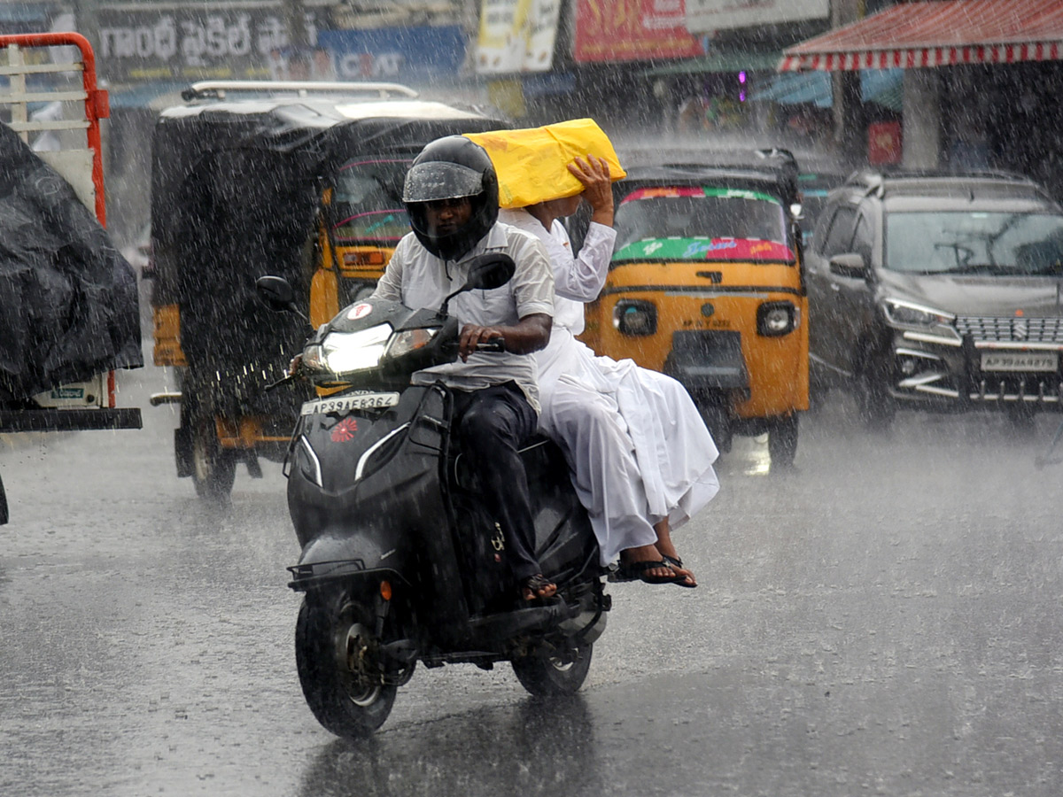 Cyclone Asani Effect Heavy Rainfall Lashes Andhra Pradesh - Sakshi33