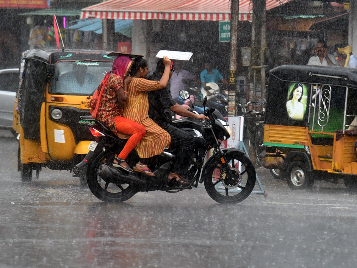 Cyclone Asani Effect Heavy Rainfall Lashes Andhra Pradesh - Sakshi34