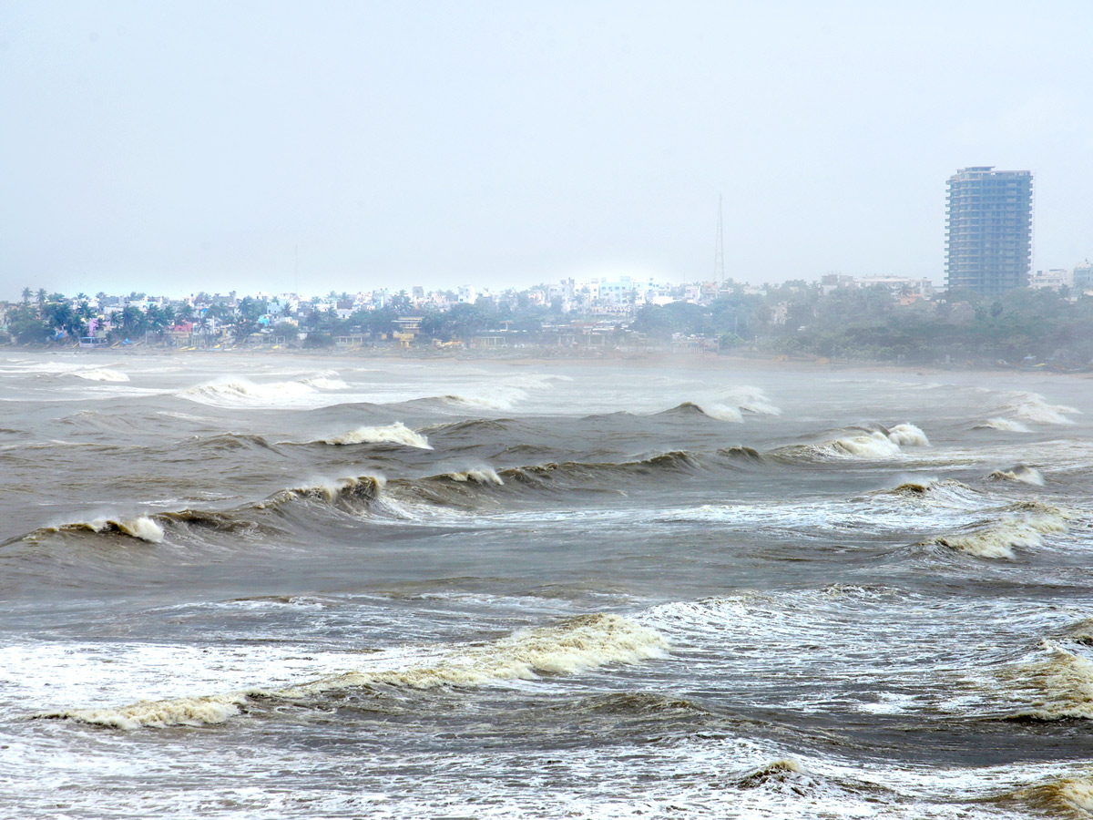 Cyclone Asani Effect Heavy Rainfall Lashes Andhra Pradesh - Sakshi6