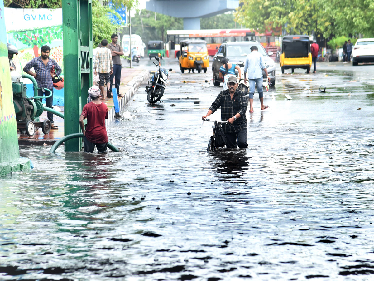 Cyclone Asani Effect Heavy Rainfall Lashes Andhra Pradesh - Sakshi8