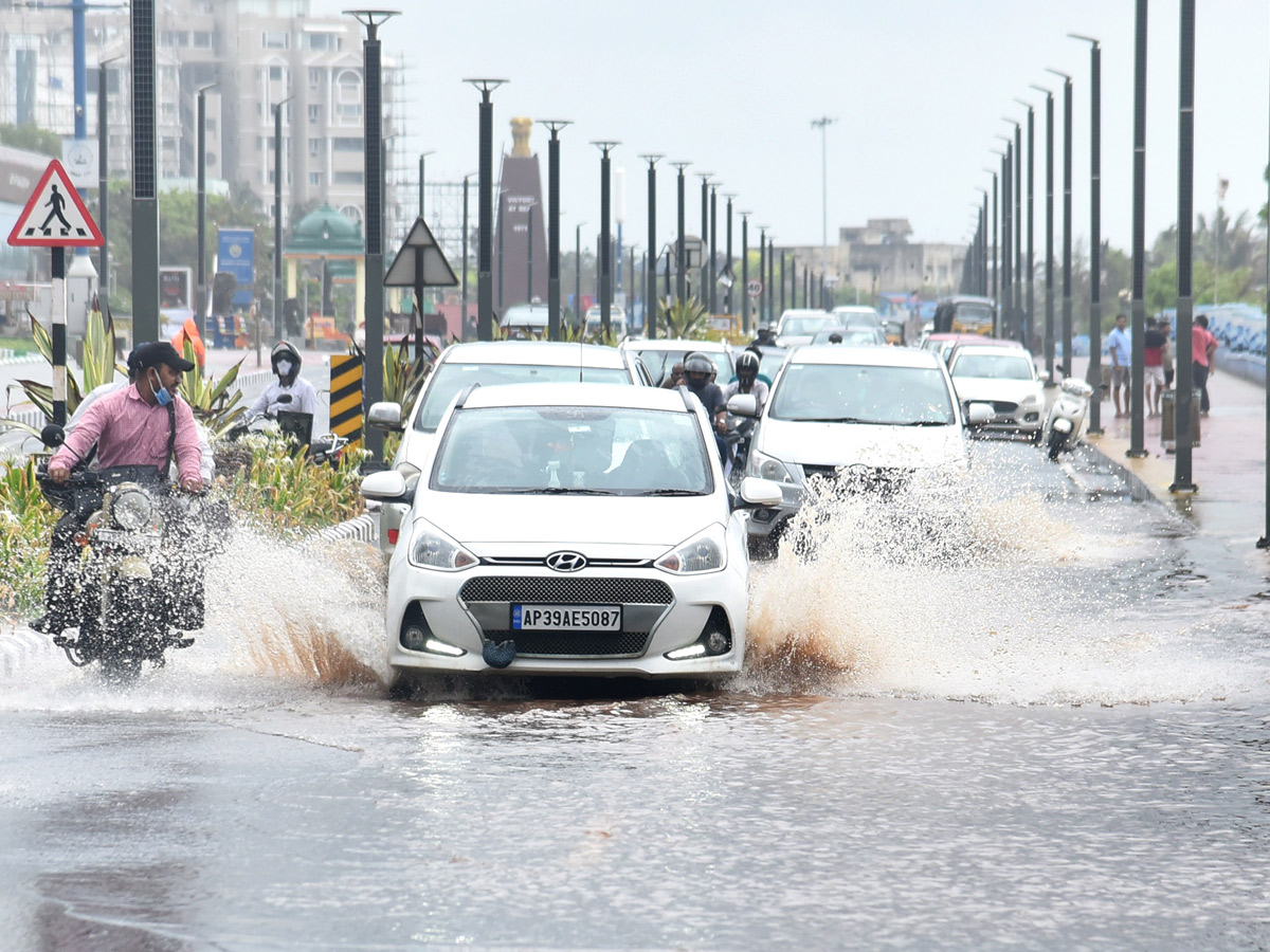 Cyclone Asani Effect Heavy Rainfall Lashes Andhra Pradesh - Sakshi9