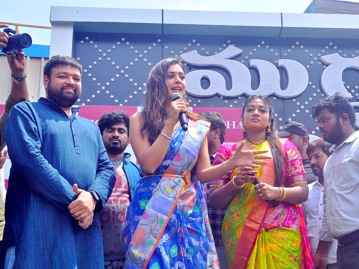 Actress Payal Rajput Inaugurates MUGDHA ShowRoom in Nellore Photo Gallery - Sakshi10