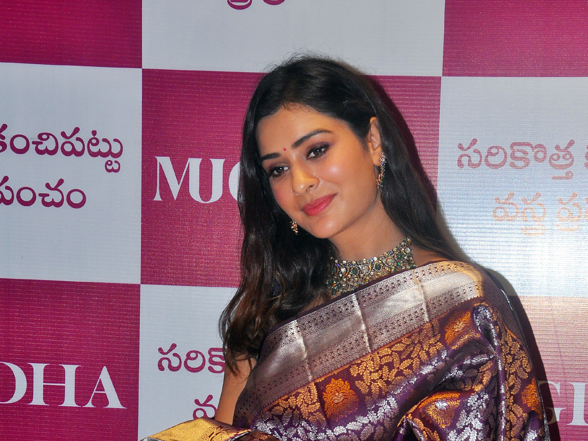 Actress Payal Rajput Inaugurates MUGDHA ShowRoom in Nellore Photo Gallery - Sakshi12