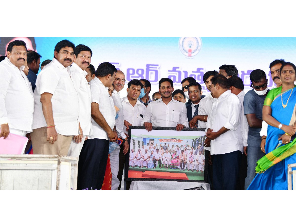 CM Jagan Visits Konaseema District Photo Gallery - Sakshi16