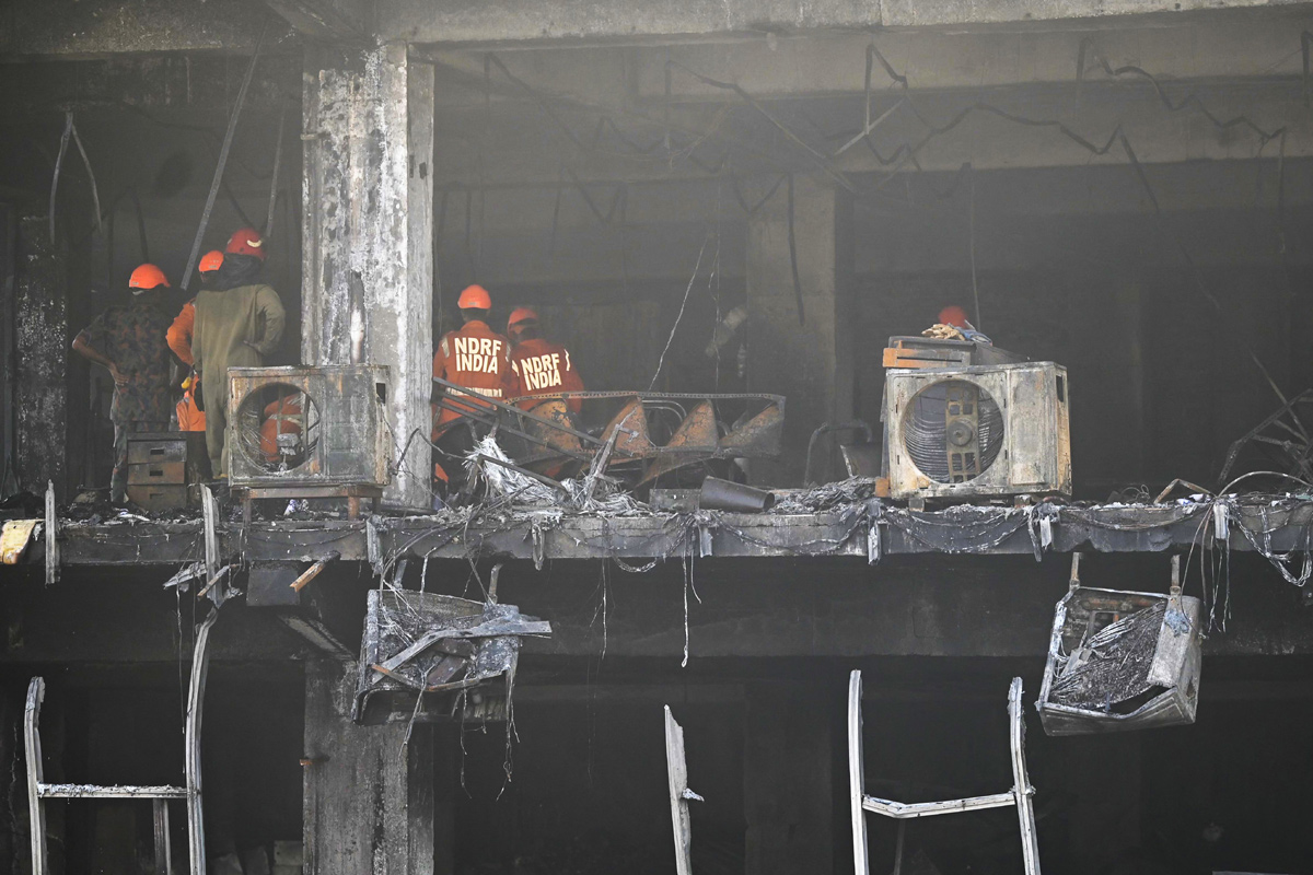 Delhi:Massive fire in Mundka Photos - Sakshi5