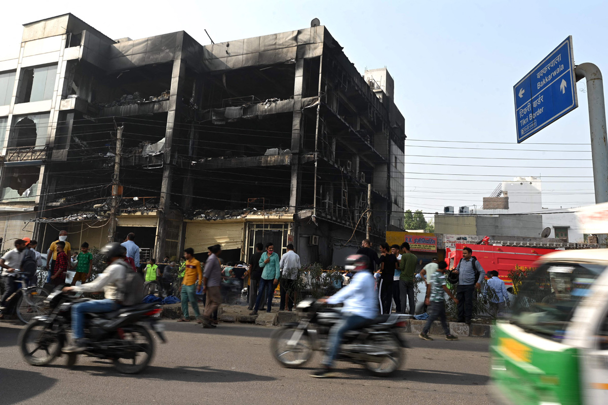 Delhi:Massive fire in Mundka Photos - Sakshi15