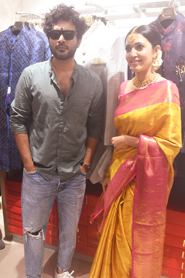 DJ TILLU Hero and Heroine inaugurates shopping mall Photo Gallery - Sakshi5