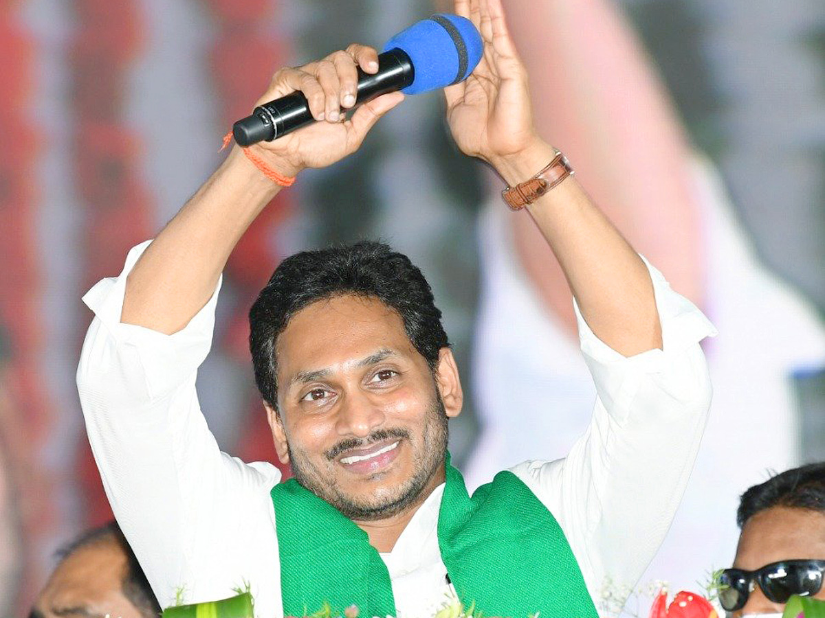 AP CM YS Jagan Disburse YSR Rythu Bharosa in Eluru District  - Sakshi16