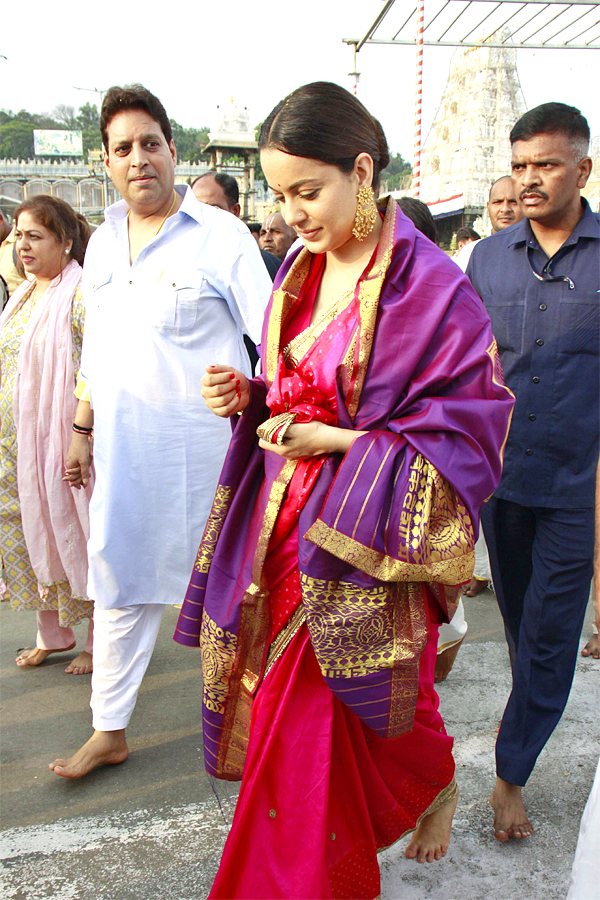 Actress Kangana Ranaut Visits Tirumala Temple Photo Gallery - Sakshi5