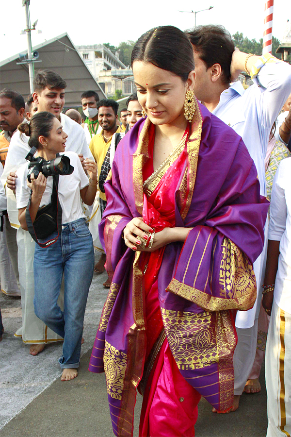 Actress Kangana Ranaut Visits Tirumala Temple Photo Gallery - Sakshi6