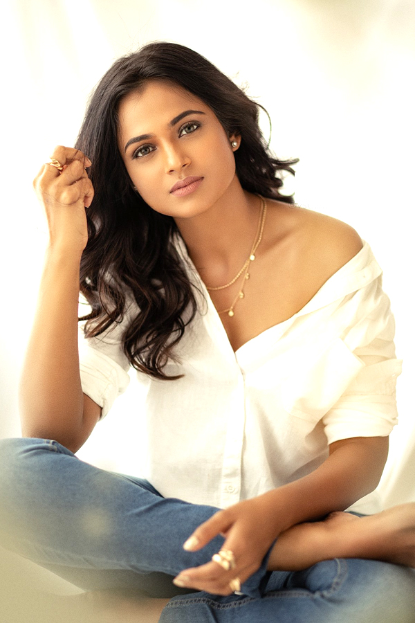 Ramya Pandian HD Photos - Sakshi15