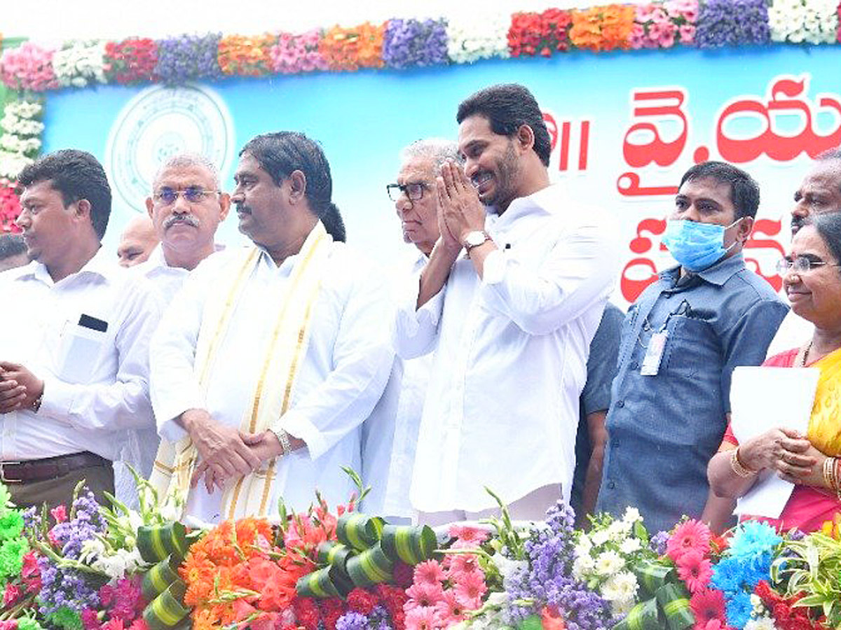 CM YS Jagan Launches YSR Mobile Veterinary Clinic Services in Vijayawada - Sakshi13