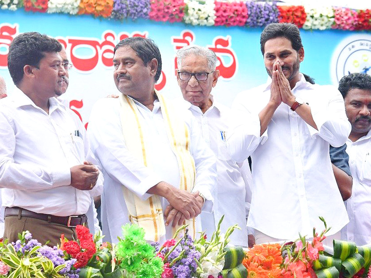 CM YS Jagan Launches YSR Mobile Veterinary Clinic Services in Vijayawada - Sakshi15