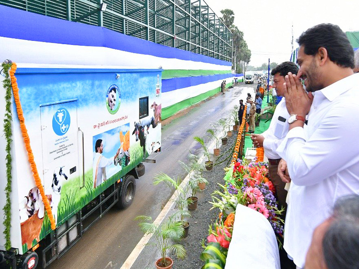 CM YS Jagan Launches YSR Mobile Veterinary Clinic Services in Vijayawada - Sakshi18