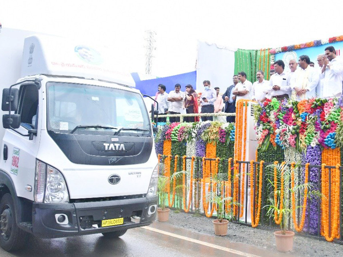 CM YS Jagan Launches YSR Mobile Veterinary Clinic Services in Vijayawada - Sakshi19