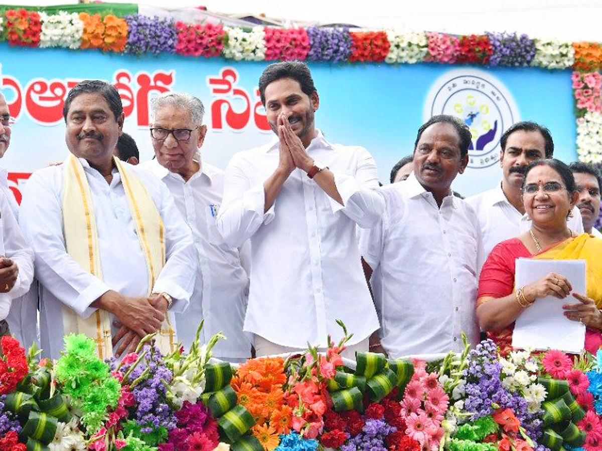 CM YS Jagan Launches YSR Mobile Veterinary Clinic Services in Vijayawada - Sakshi4